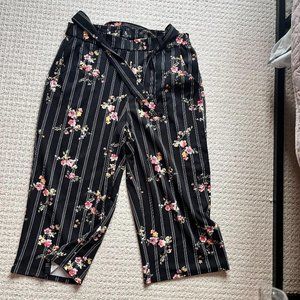 Flower crop pants